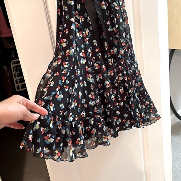 Teri Jon, beautiful dress. Size 2-4 Like New. - Picture 5 of 10